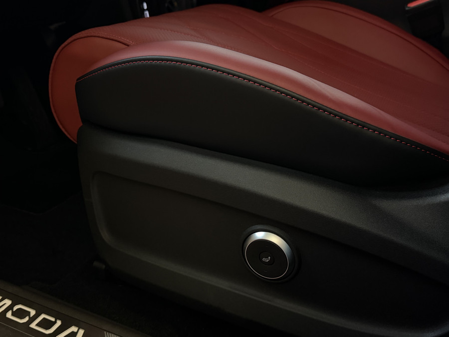 Omoda 9 OMODA 9 PREMIUM AWD 538 PK | Stary White | Rood Leer LUXE PHEV SUV | 145 KM ELEKTRISCH | ONGEBRUIKTE