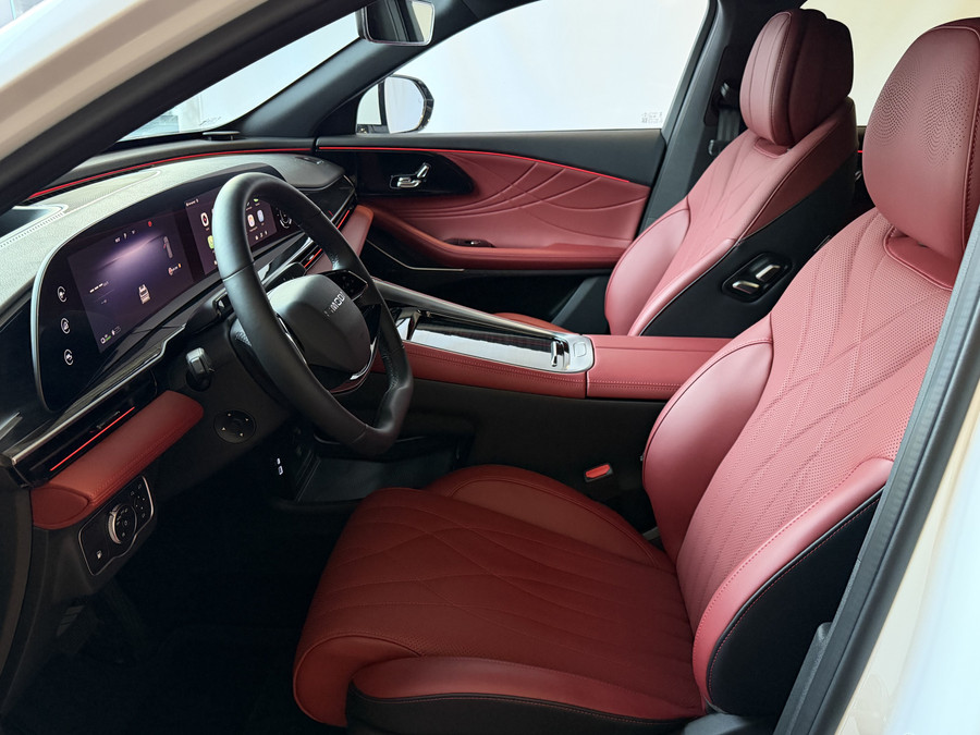 Omoda 9 OMODA 9 PREMIUM AWD 538 PK | Stary White | Rood Leer LUXE PHEV SUV | 145 KM ELEKTRISCH | ONGEBRUIKTE