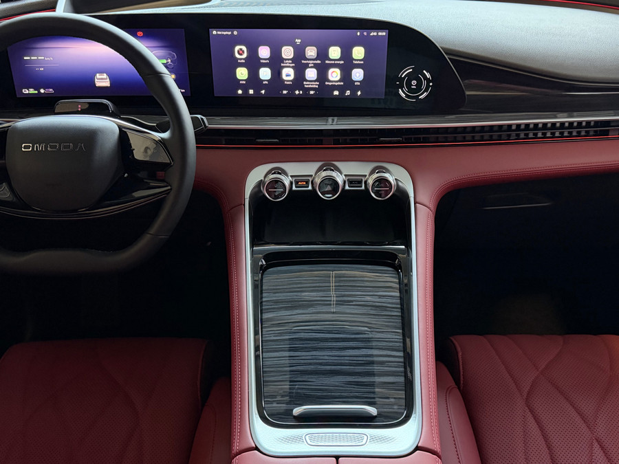Omoda 9 OMODA 9 PREMIUM AWD 538 PK | Stary White | Rood Leer LUXE PHEV SUV | 145 KM ELEKTRISCH | ONGEBRUIKTE