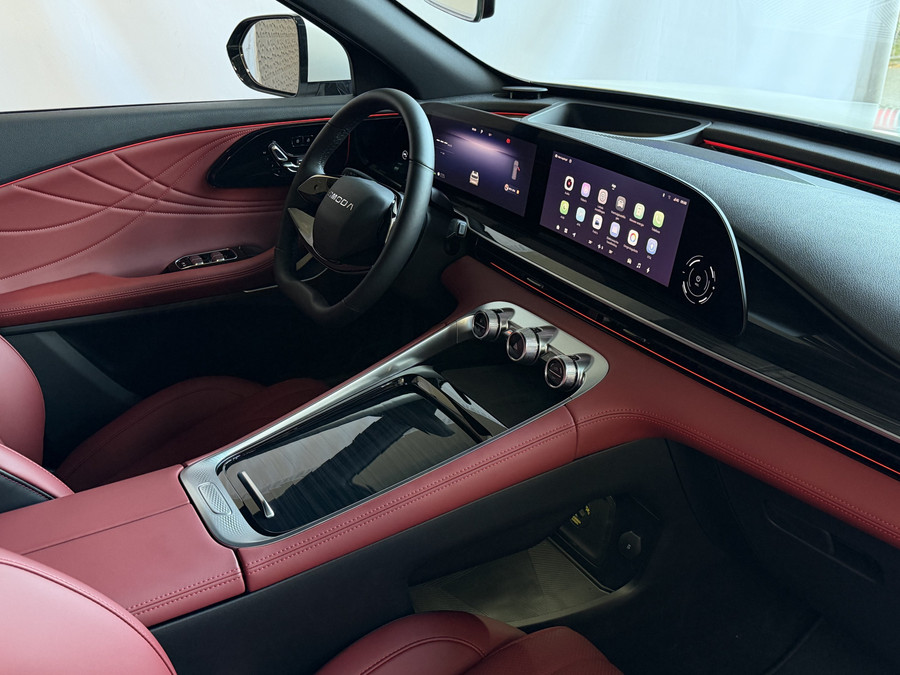 Omoda 9 OMODA 9 PREMIUM AWD 538 PK | Stary White | Rood Leer LUXE PHEV SUV | 145 KM ELEKTRISCH | ONGEBRUIKTE