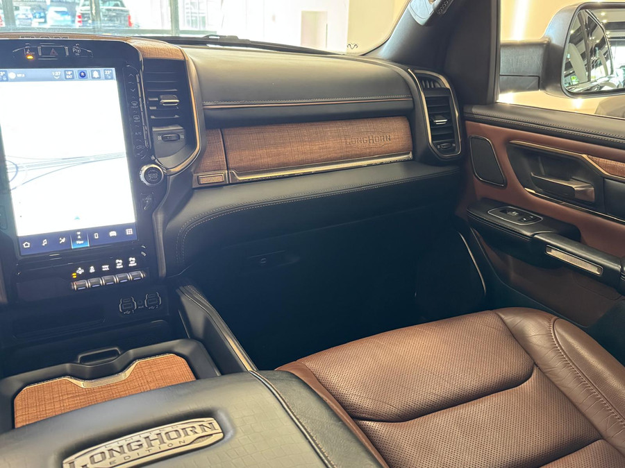 Dodge RAM Van 1500 5.7 V8 4x4 Crew Cab Limited Longhorn Full Option