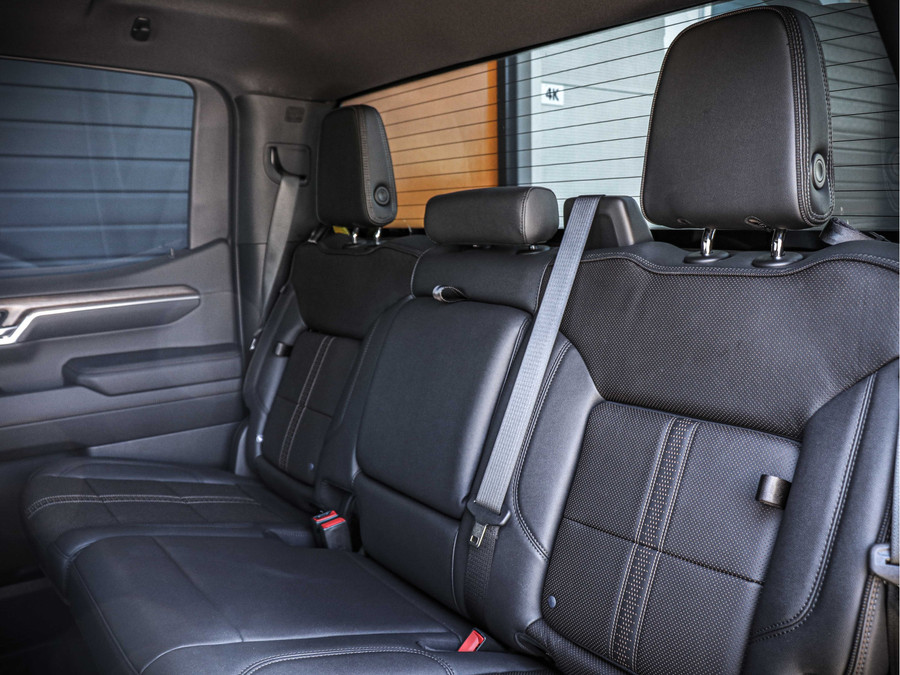 Chevrolet Silverado 1500 High Country | Black Ops Dark Ash M | Nieuw geleverd