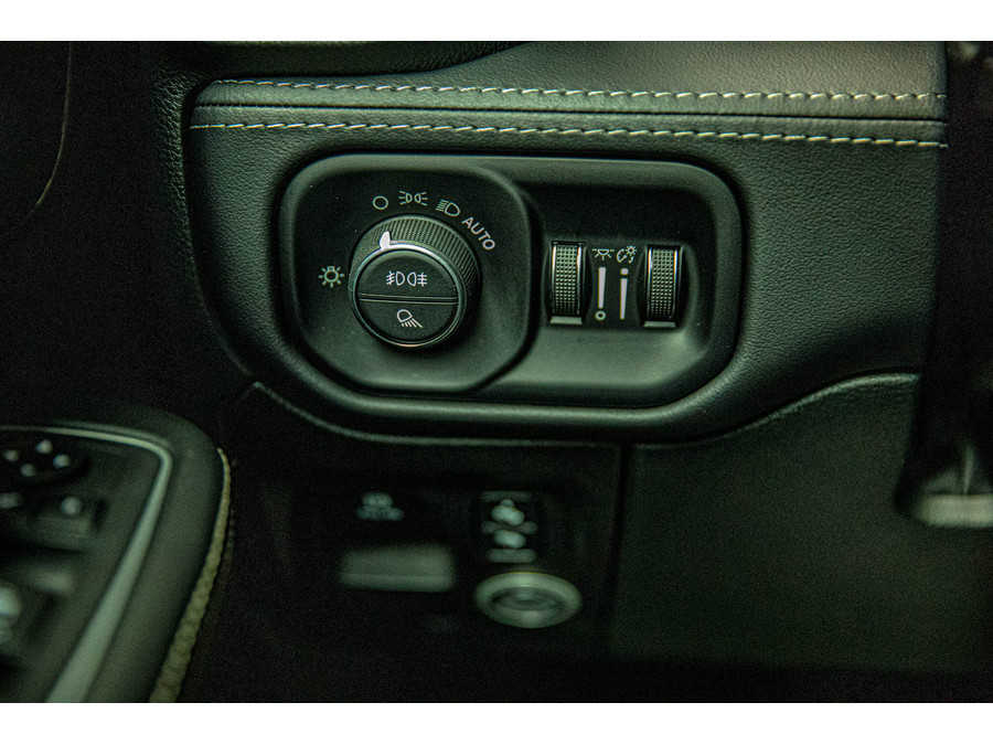 Dodge RAM 1500 5.7 V8 4x4 Crew Cab Limited