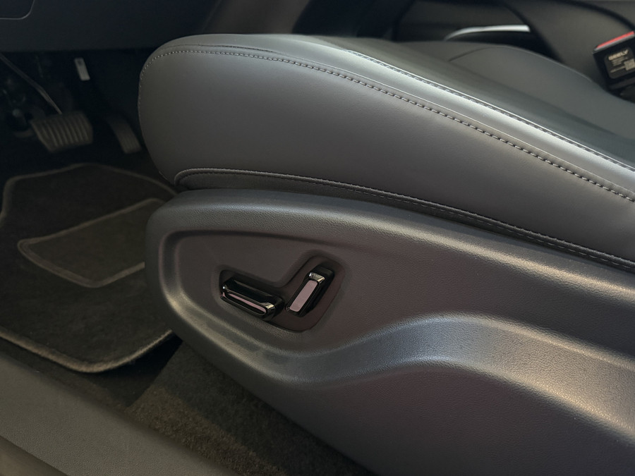 Geely Starray EM-i MAX+ PHEV LONG RANGE NIEUWE AUTO | 29,8 kWh ACCU | 136 KM WLTP | PANORAMADAK | STOELVERWARMING/KOELI