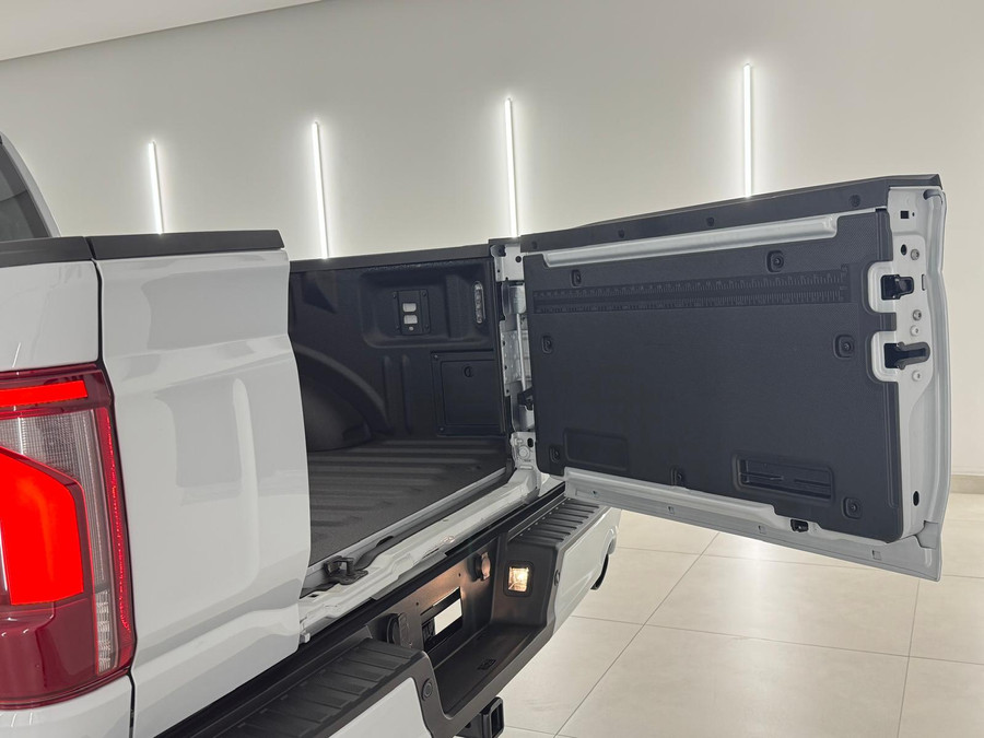 Ford F-150 5.0 V8 Lariat black FX4 / B&O / Pano / HUD