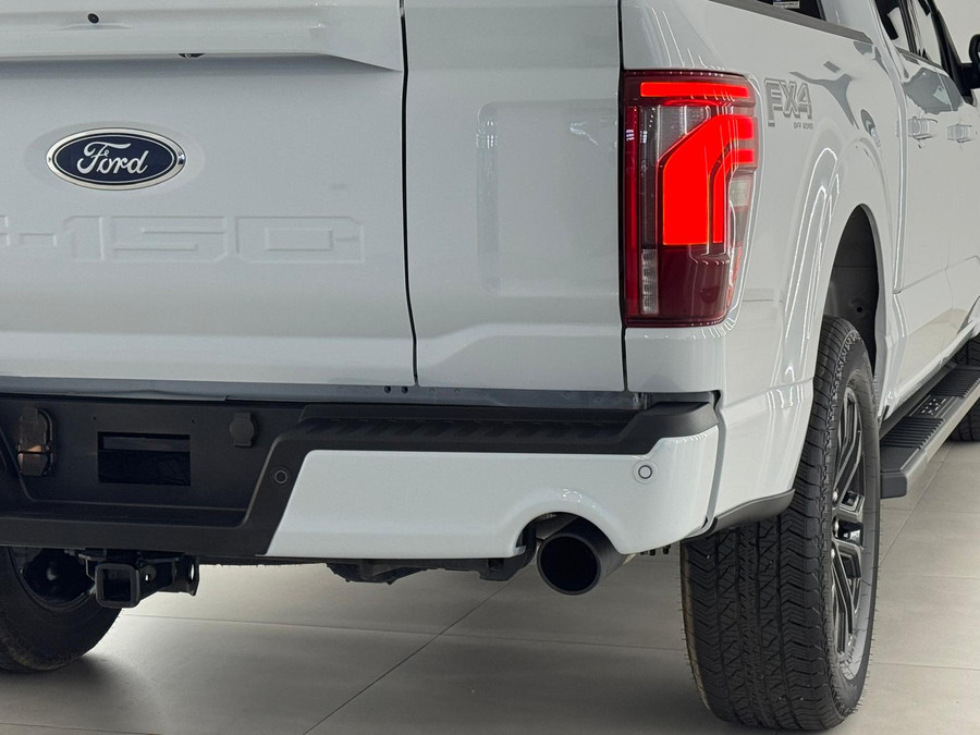 Ford F-150 5.0 V8 Lariat black FX4 / B&O / Pano / HUD