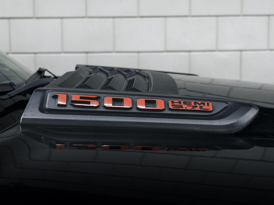 Dodge RAM 1500 Limited Night Edition | Stoelmassage | Dubbele LPG Installatie