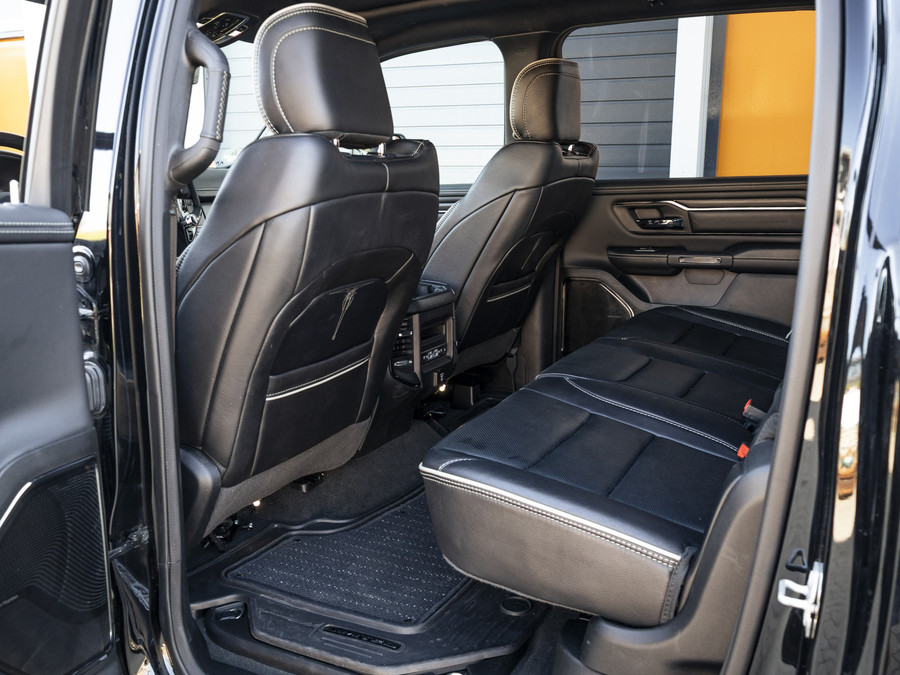 Dodge RAM 1500 Limited Night Edition | Stoelmassage | Dubbele LPG Installatie