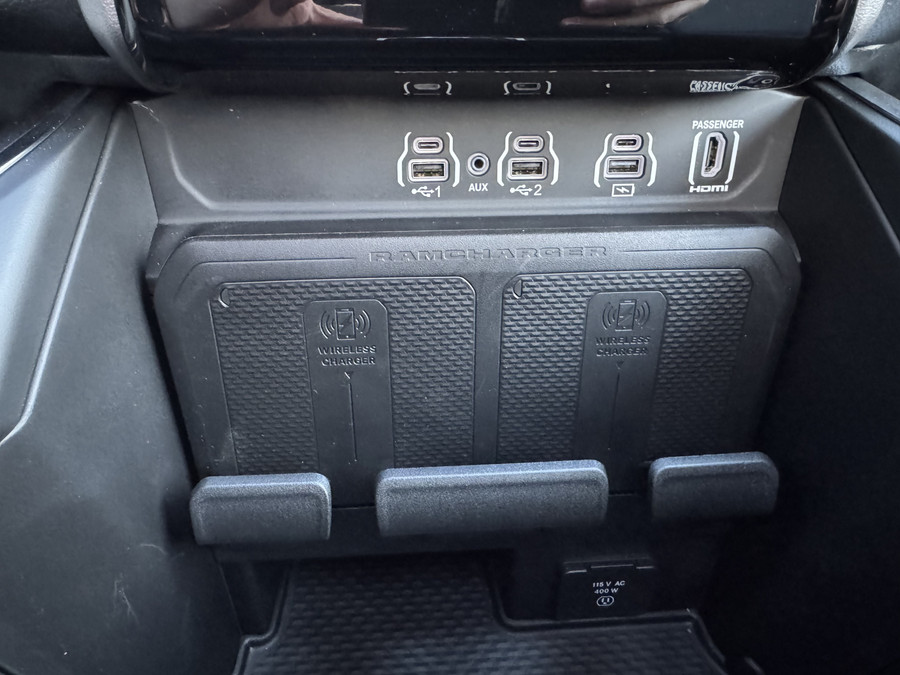 Dodge RAM 1500 Laramie Night XXL Hurricane