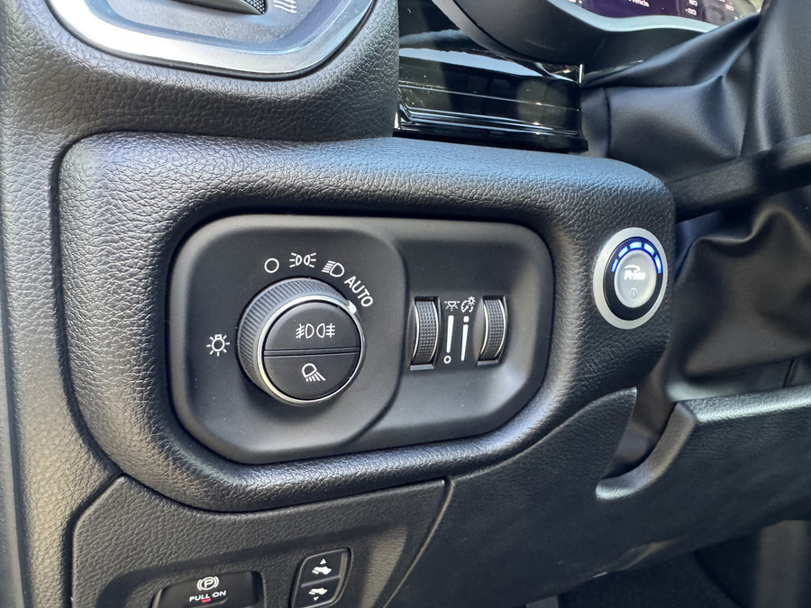 Dodge RAM 1500 Laramie Night XXL Hurricane