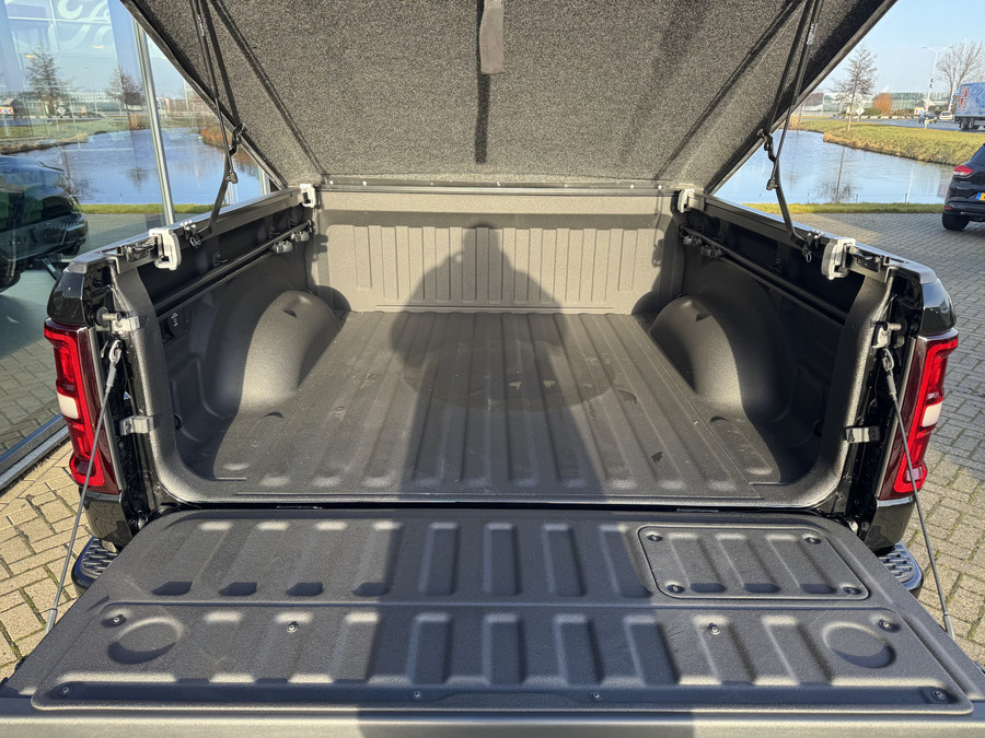 Dodge RAM 1500 Laramie Night XXL Hurricane