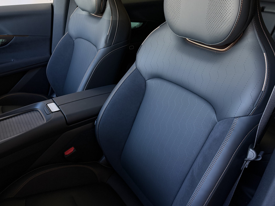 Lynk & Co 08 2026 345PK MORE 200KM NW AUTO HYBRIDE MASSAGE STOEL VERW/VENTILATIE PANO MATRIX LED HARMAN KARDON 36