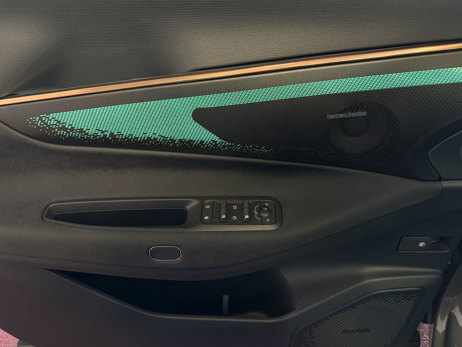 Lynk & Co 08 2026 345PK MORE 200KM NW AUTO HYBRIDE MASSAGE STOEL VERW/VENTILATIE PANO MATRIX LED HARMAN KARDON 36