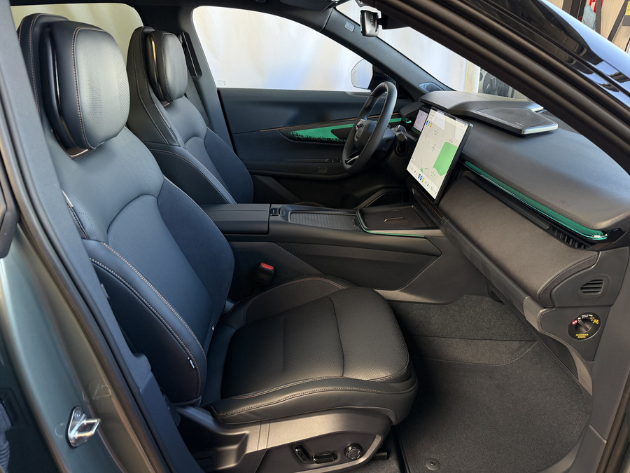 Lynk & Co 08 2026 345PK MORE 200KM NW AUTO HYBRIDE MASSAGE STOEL VERW/VENTILATIE PANO MATRIX LED HARMAN KARDON 36