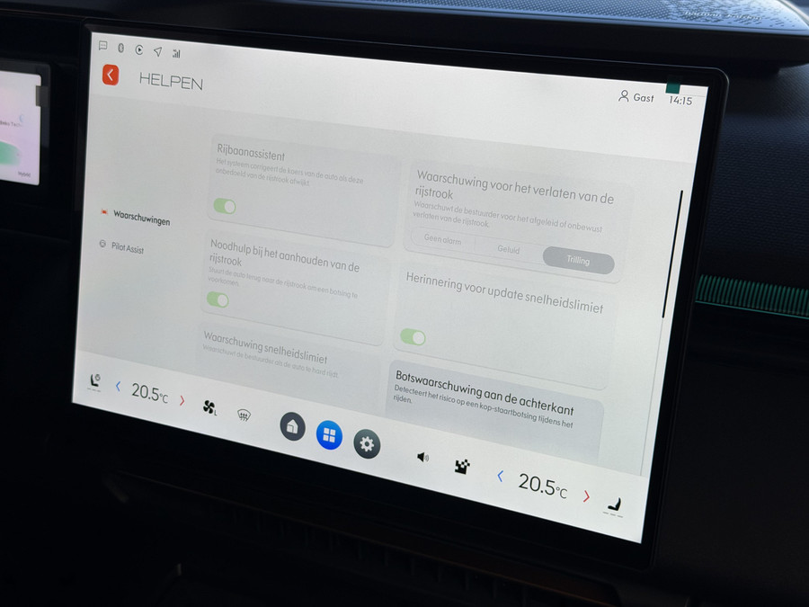 Lynk & Co 08 2026 345PK MORE 200KM NW AUTO HYBRIDE MASSAGE STOEL VERW/VENTILATIE PANO MATRIX LED HARMAN KARDON 36