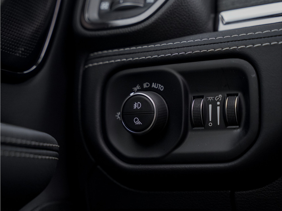 Dodge RAM 1500 5.7 V8 4x4 Crew Cab Limited Night