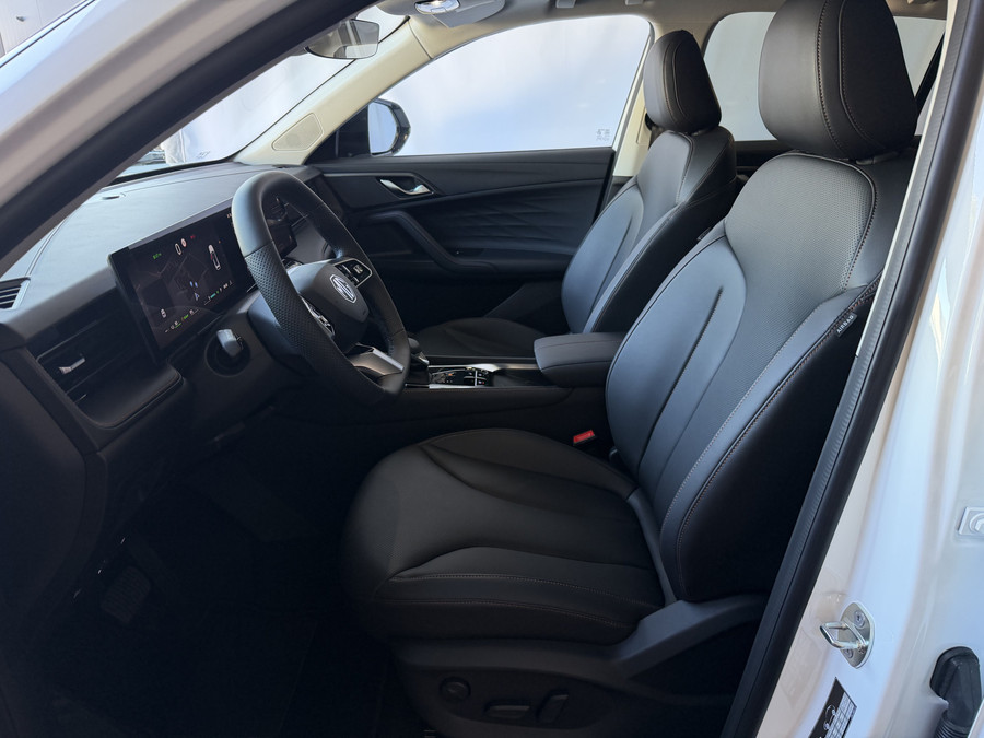 MG MG HS PHEV 1.5 TGDI LUXURY PHEV PLUG-IN HYBRIDE | LEER | 272PK NIEUWE AUTO | >1.000 KM TOTAAL BEREIK | 360° CAM