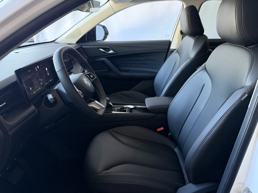 MG MG HS PHEV 1.5 TGDI LUXURY PHEV PLUG-IN HYBRIDE | LEER | 272PK NIEUWE AUTO | >1.000 KM TOTAAL BEREIK | 360° CAM