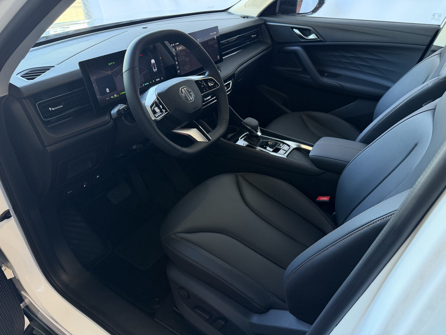 MG MG HS PHEV 1.5 TGDI LUXURY PHEV PLUG-IN HYBRIDE | LEER | 272PK NIEUWE AUTO | >1.000 KM TOTAAL BEREIK | 360° CAM
