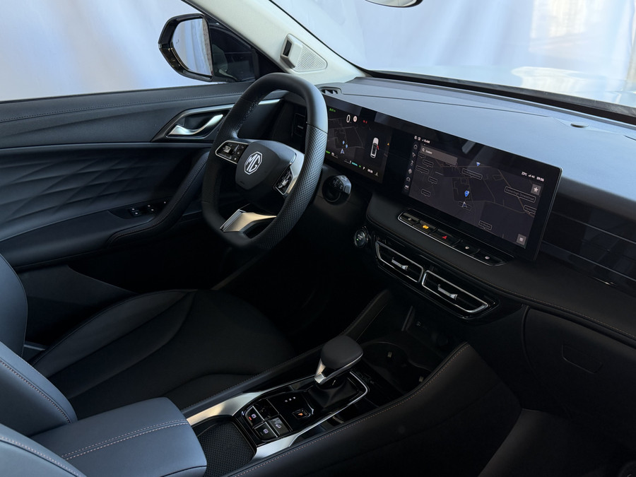 MG MG HS PHEV 1.5 TGDI LUXURY PHEV PLUG-IN HYBRIDE | LEER | 272PK NIEUWE AUTO | >1.000 KM TOTAAL BEREIK | 360° CAM
