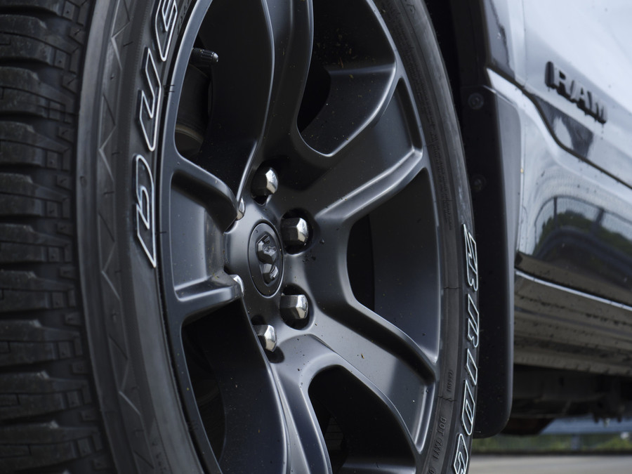 Dodge RAM 1500 | Laramie Sport | 5.7 V8 | HEMI | 4x4 | Crew Cab