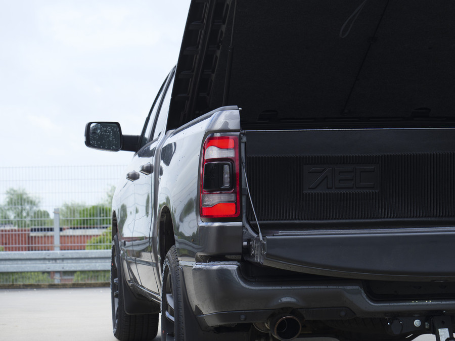 Dodge RAM 1500 | Laramie Sport | 5.7 V8 | HEMI | 4x4 | Crew Cab