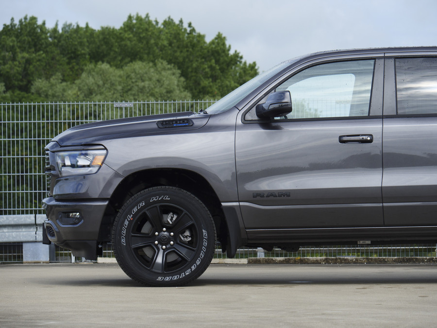 Dodge RAM 1500 | Laramie Sport | 5.7 V8 | HEMI | 4x4 | Crew Cab