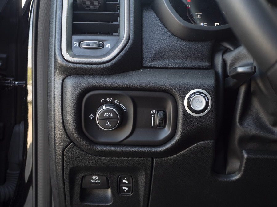 RAM 1500 Rebel | 3.6L V6 | Crew Cab