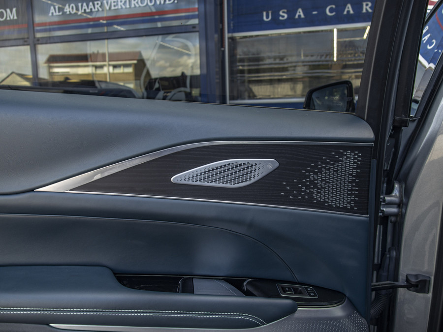 Cadillac LYRIQ Sport