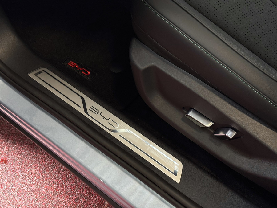 BYD SEAL U 1.5 T 324PK PHEV DM-i AWD 18,3KW DESIGN PANO HEADUP 360.CAM STOEL/STUUR VERW STOEL.VENTILATIE INFINI