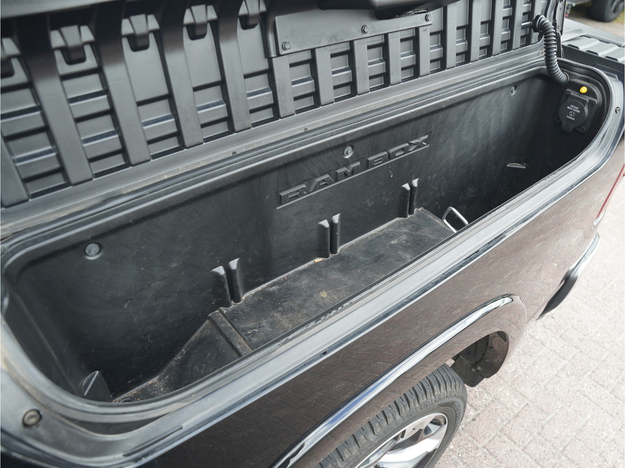 Dodge RAM 1500 Limited 5.7L HEMI V8 CrewCab