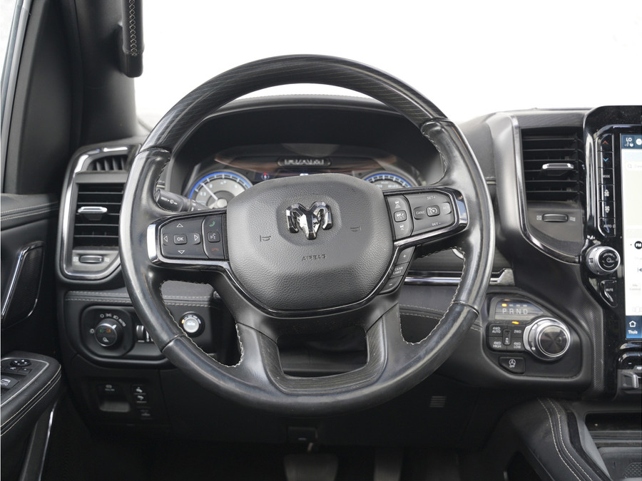 Dodge RAM 1500 Limited 5.7L HEMI V8 CrewCab