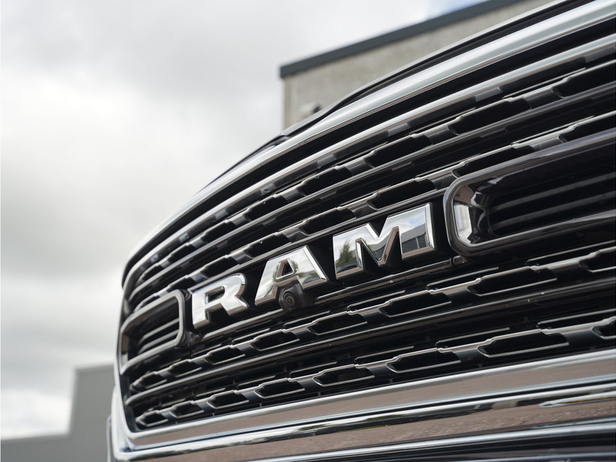 Dodge RAM 1500 Limited 5.7L HEMI V8 CrewCab