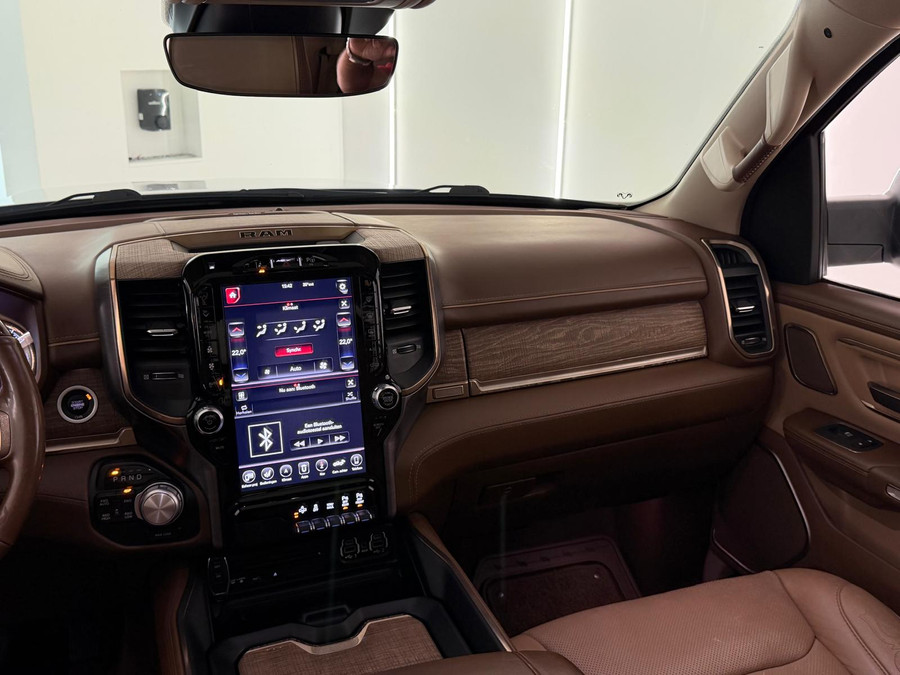 Dodge RAM 1500 5.7 V8 4x4 Limited Longhorn Massage