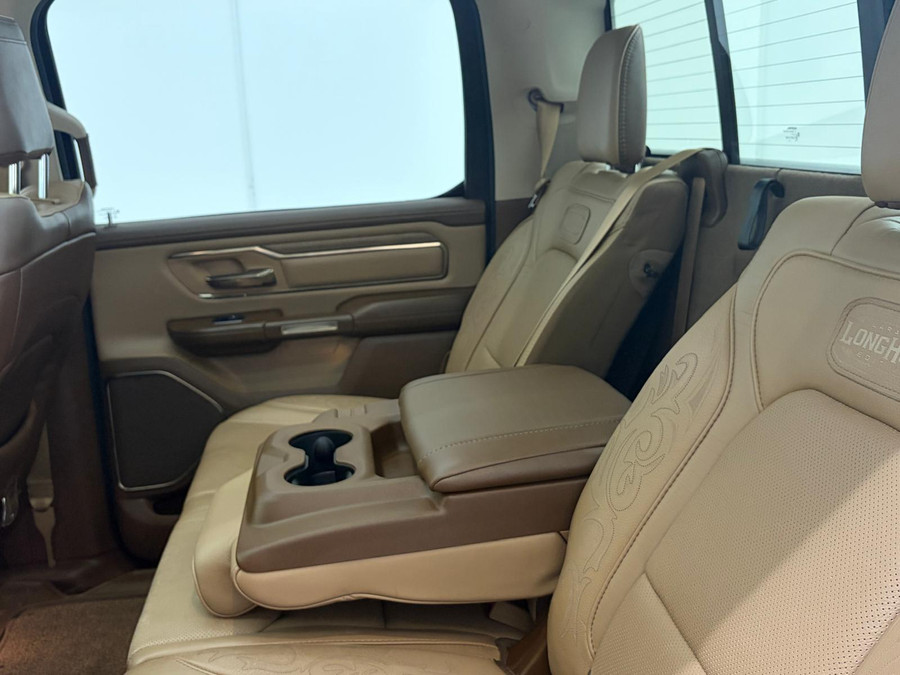 Dodge RAM 1500 5.7 V8 4x4 Limited Longhorn Massage