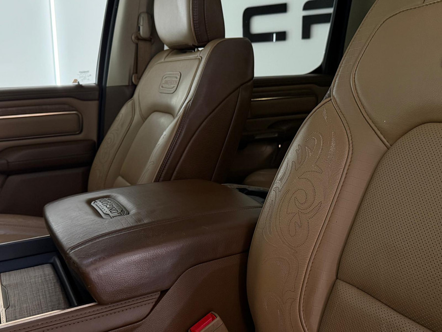 Dodge RAM 1500 5.7 V8 4x4 Limited Longhorn Massage
