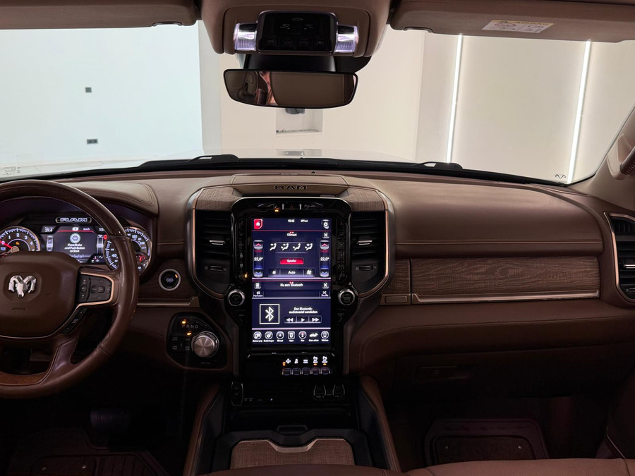 Dodge RAM 1500 5.7 V8 4x4 Limited Longhorn Massage